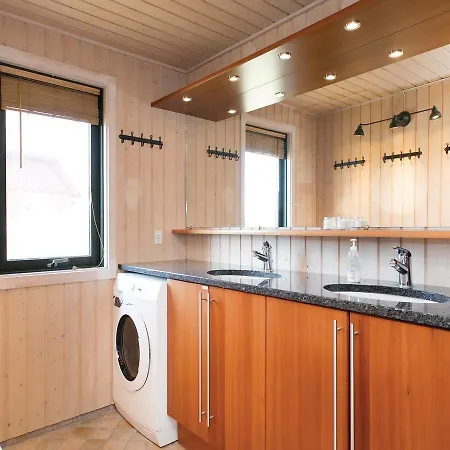Three-bedroom Holiday In Prázdninový dům Blokhus