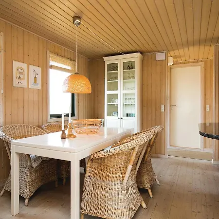 Three-bedroom Holiday In Prázdninový dům Blokhus